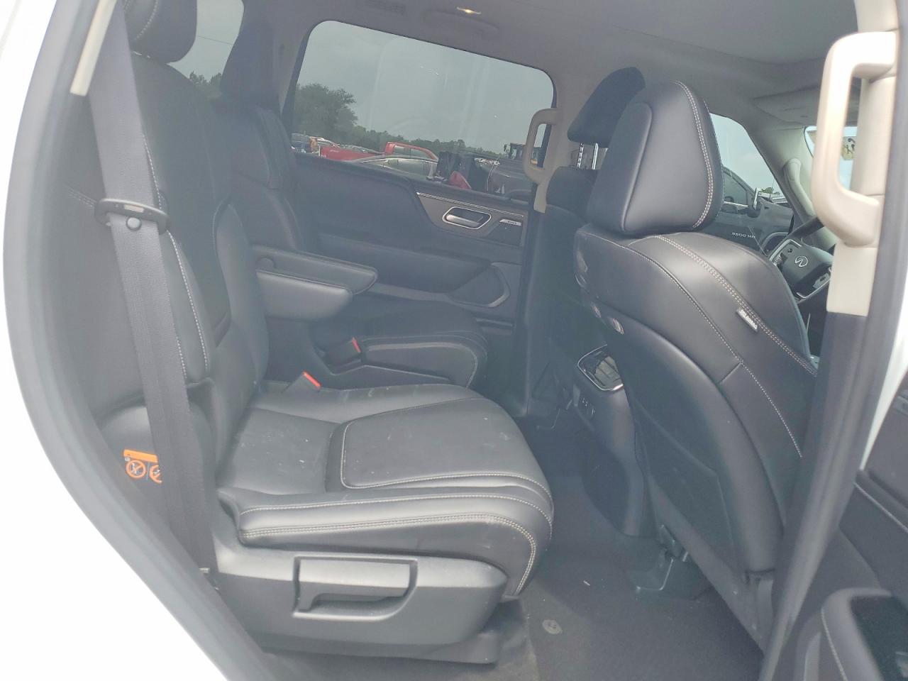 2025 INFINITI QX80 Pure