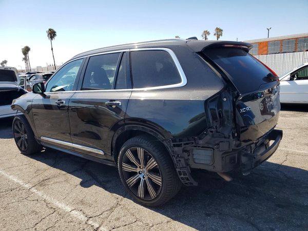 2022 VOLVO XC90