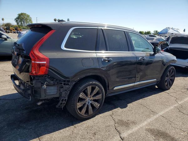 2022 VOLVO XC90