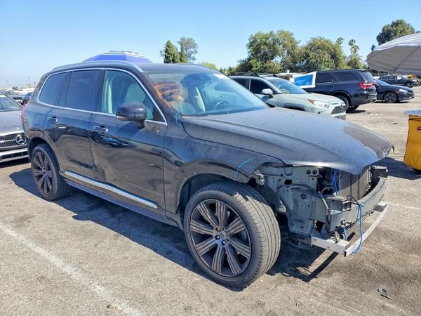 2022 VOLVO XC90