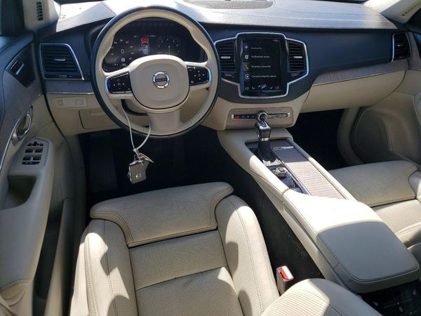 2022 VOLVO XC90