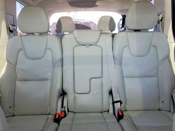 2022 VOLVO XC90