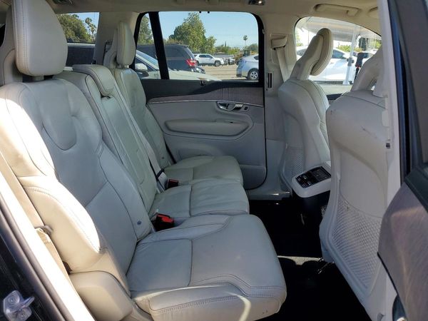 2022 VOLVO XC90