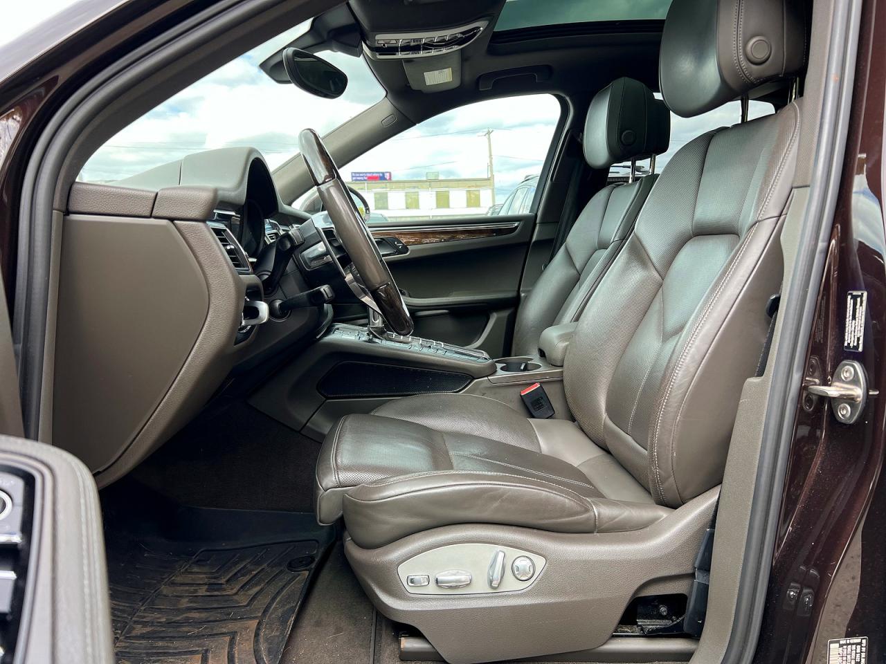 2015 PORSCHE MACAN