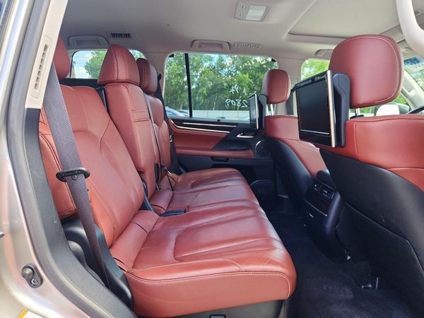 2019 LEXUS LX