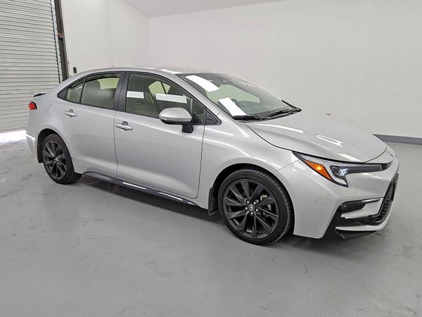2026 TOYOTA COROLLA SE w/ Premium Pkg — Passenger 3/4