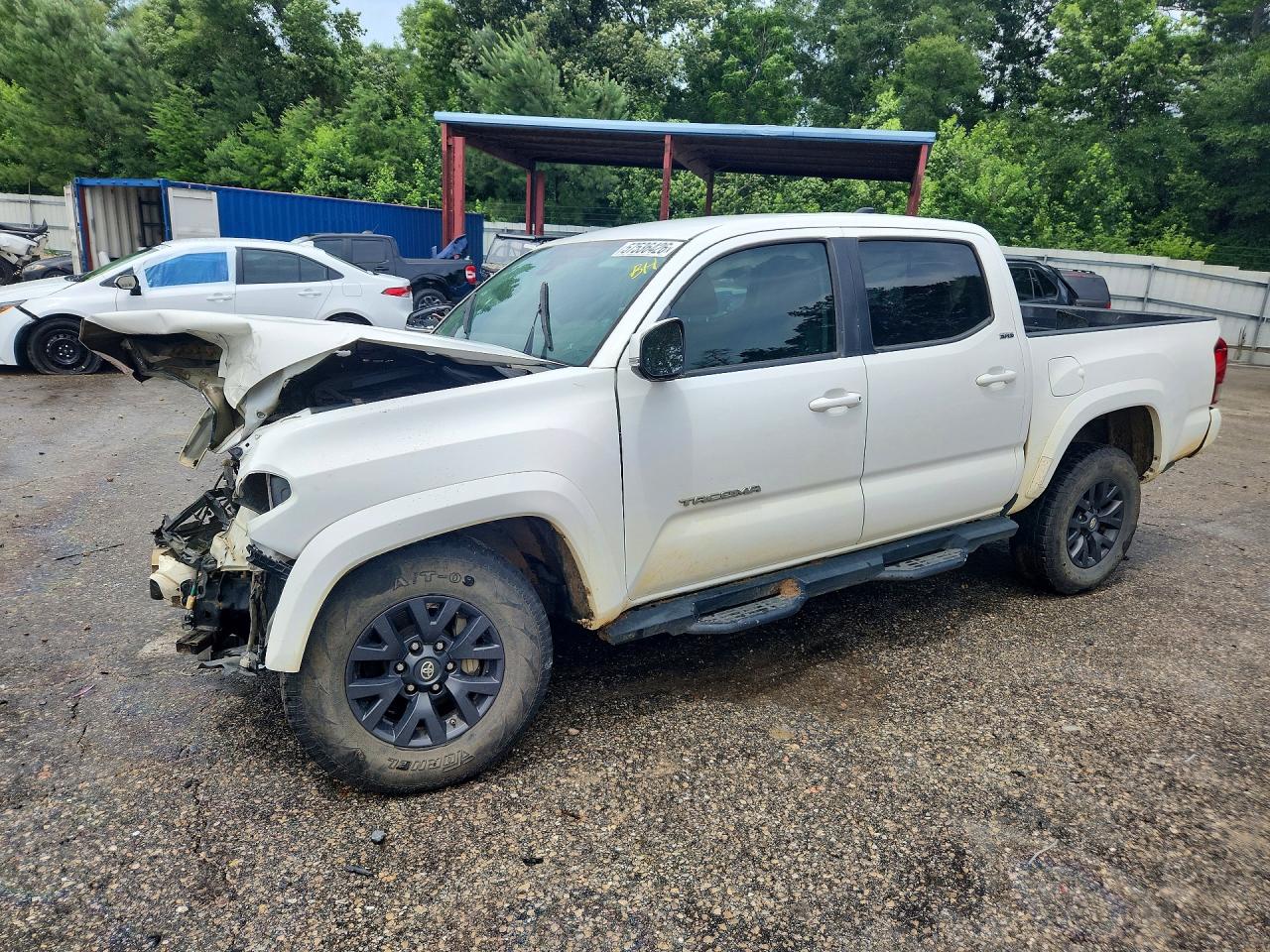 2022 TOYOTA TACOMA SR5 — Front 3/4