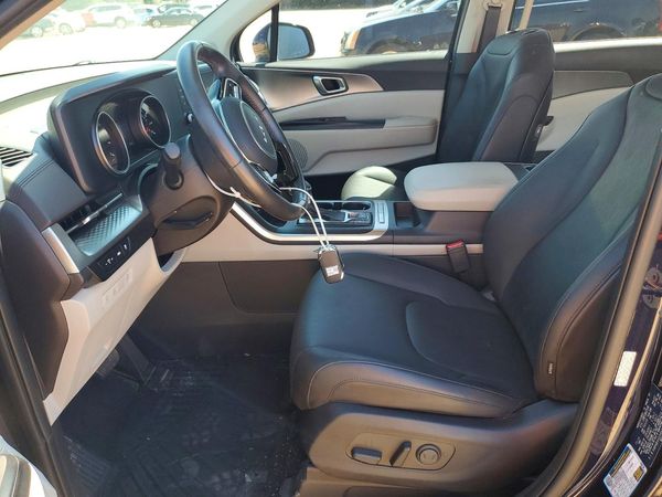 2024 KIA CARNIVAL LX, LX Seat Package