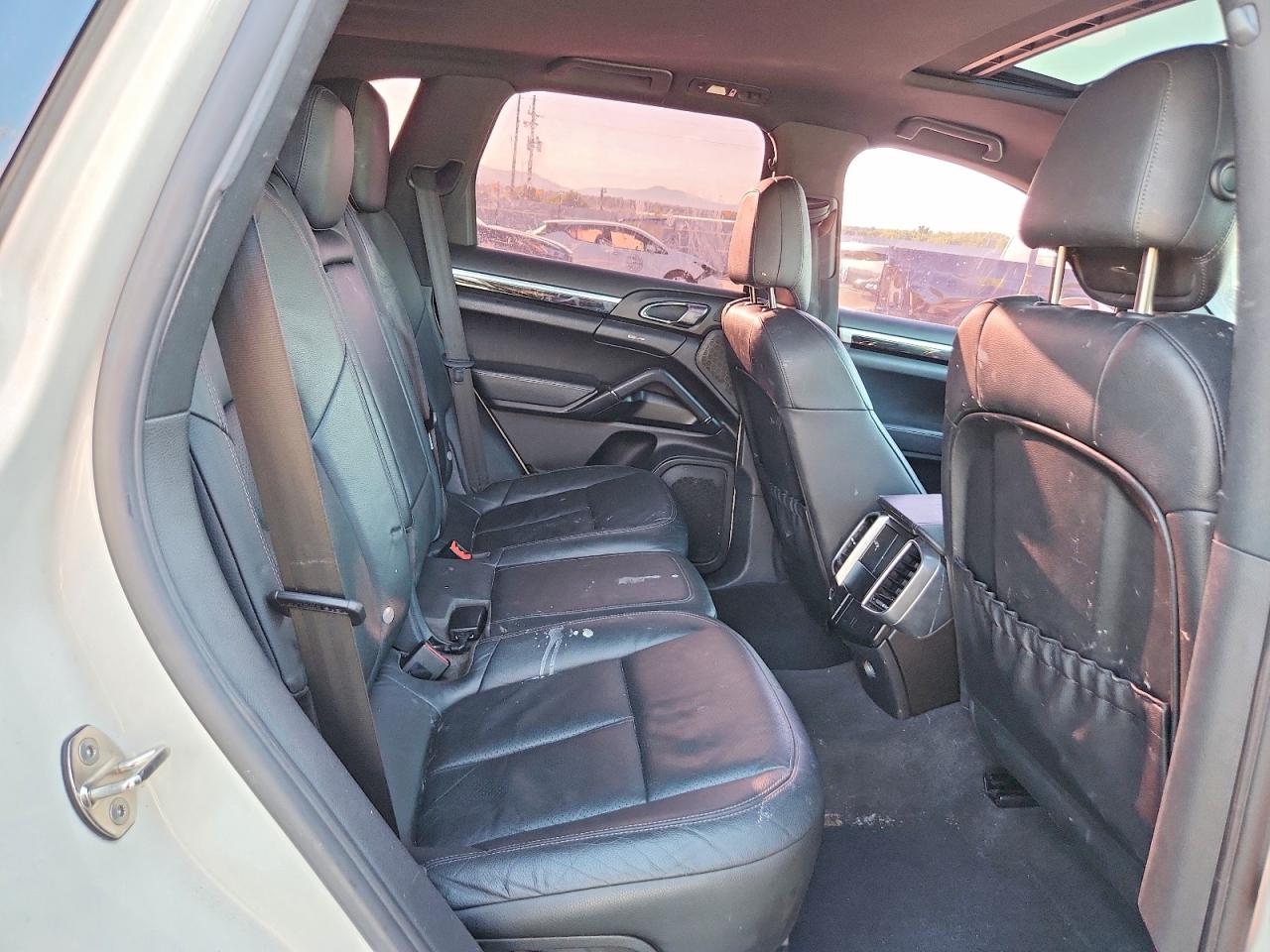 2011 PORSCHE CAYENNE