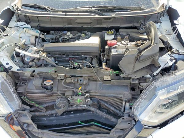 2018 NISSAN ROGUE — Engine bay