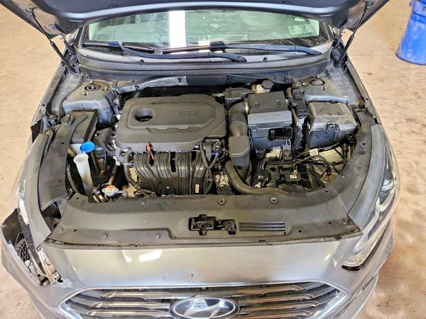 2019 HYUNDAI SONATA Eco Turbo, SE — Engine bay
