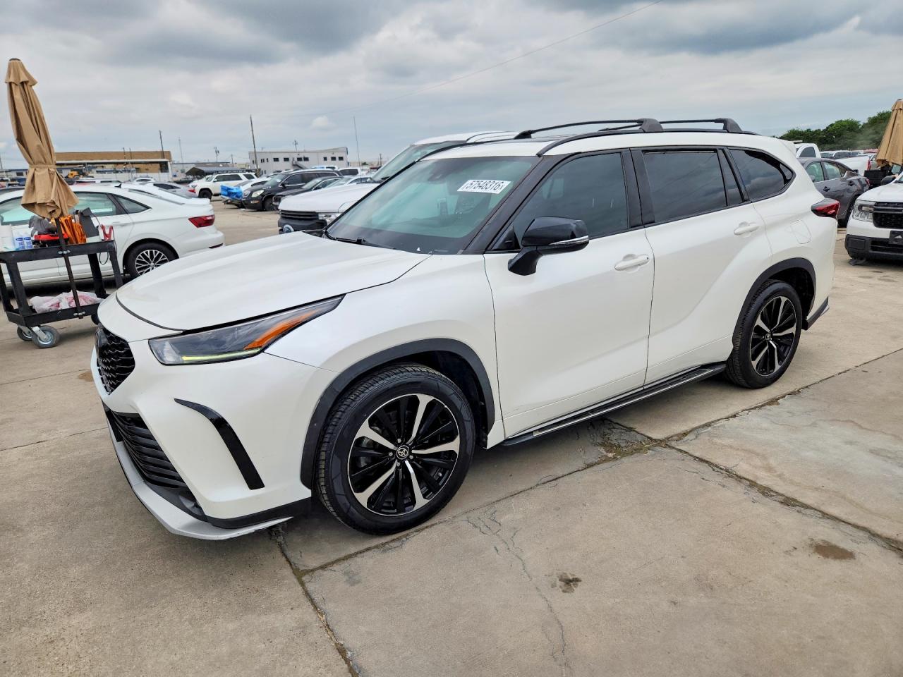 2021 TOYOTA HIGHLANDER XSE