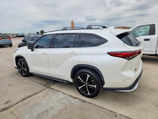 2021 TOYOTA HIGHLANDER XSE