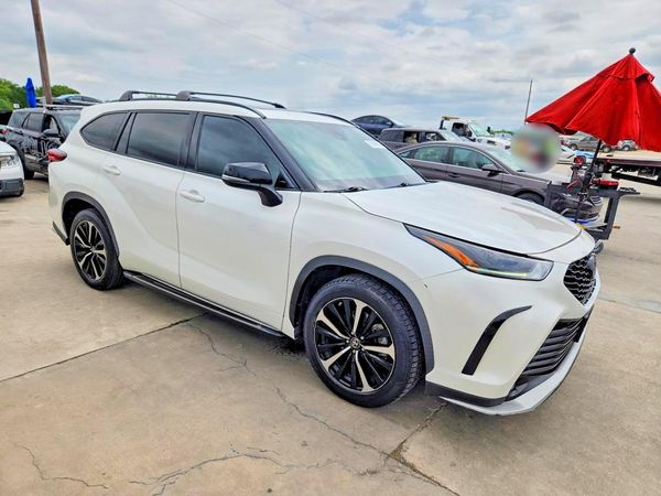 2021 TOYOTA HIGHLANDER XSE