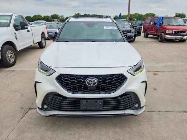 2021 TOYOTA HIGHLANDER XSE