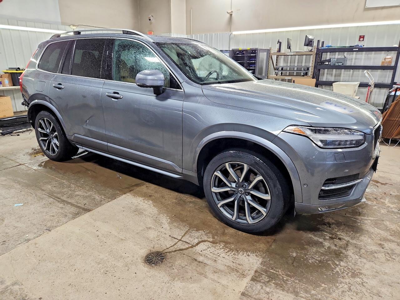 2018 VOLVO XC90 Momentum
