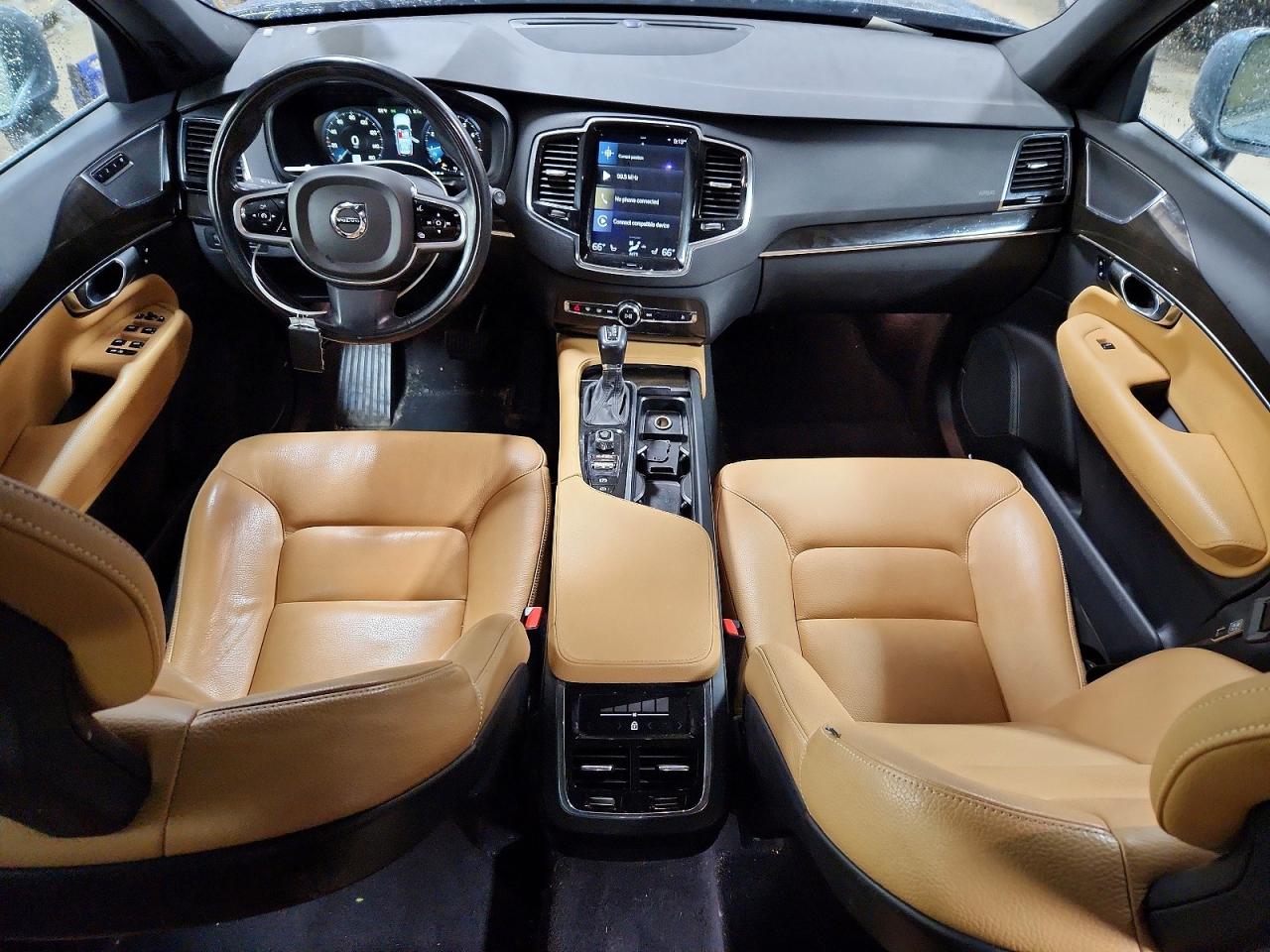 2018 VOLVO XC90 Momentum