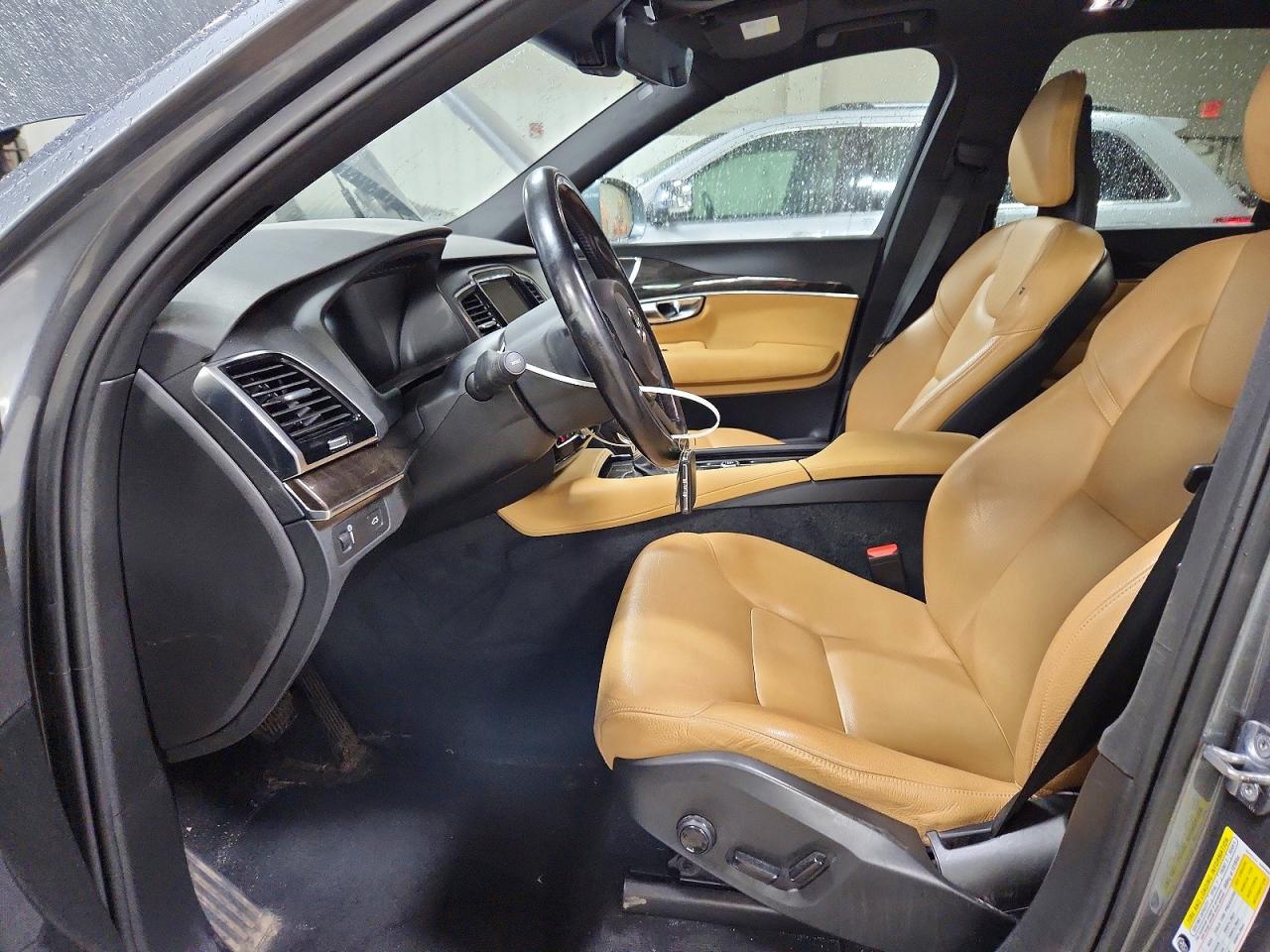 2018 VOLVO XC90 Momentum
