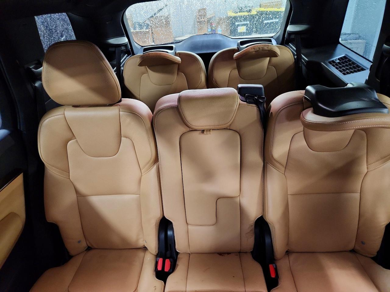 2018 VOLVO XC90 Momentum