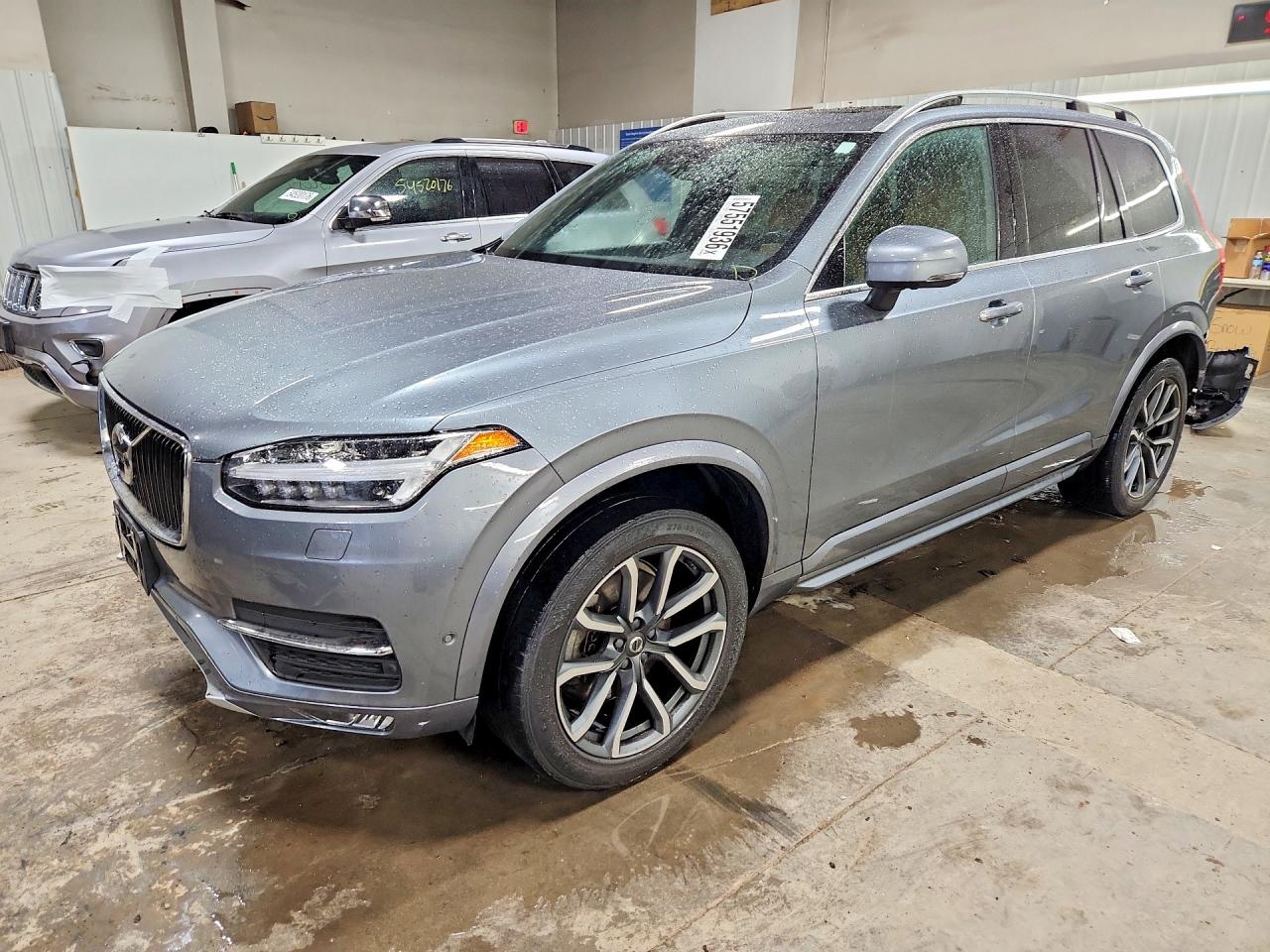 2018 VOLVO XC90 Momentum