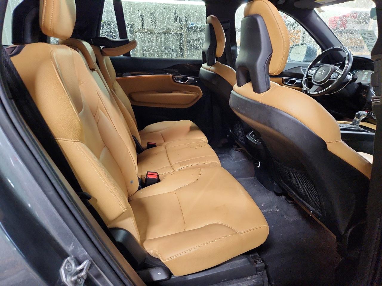 2018 VOLVO XC90 Momentum