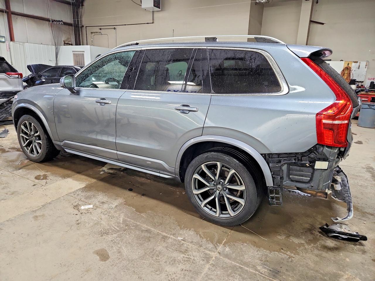 2018 VOLVO XC90 Momentum