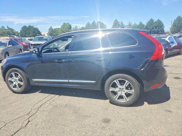 2015 VOLVO XC60 Premier (non R design)