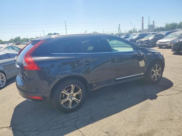 2015 VOLVO XC60 Premier (non R design)