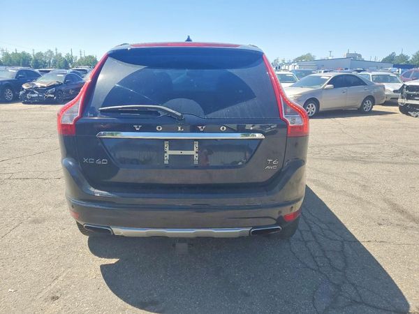 2015 VOLVO XC60 Premier (non R design)