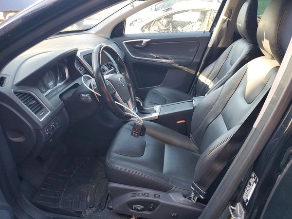 2015 VOLVO XC60 Premier (non R design)
