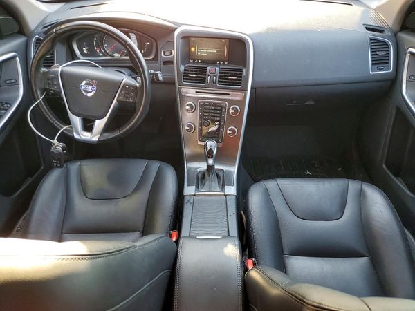 2015 VOLVO XC60 Premier (non R design)