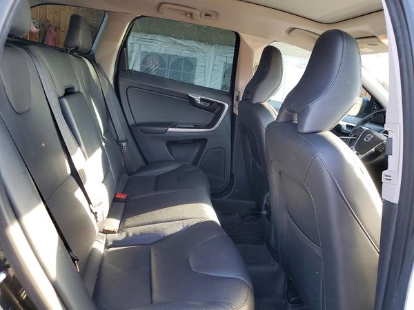 2015 VOLVO XC60 Premier (non R design)