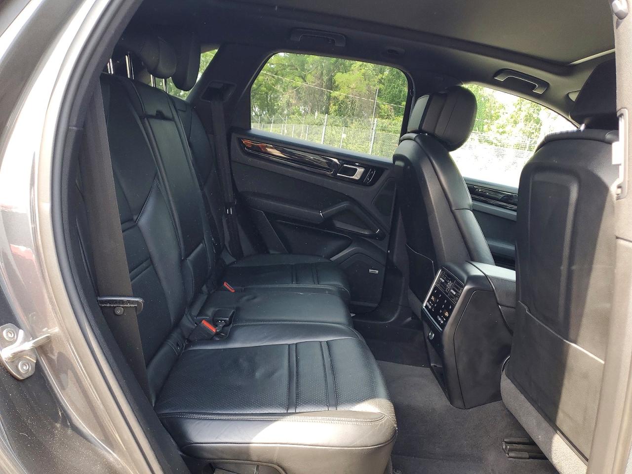 2020 PORSCHE CAYENNE