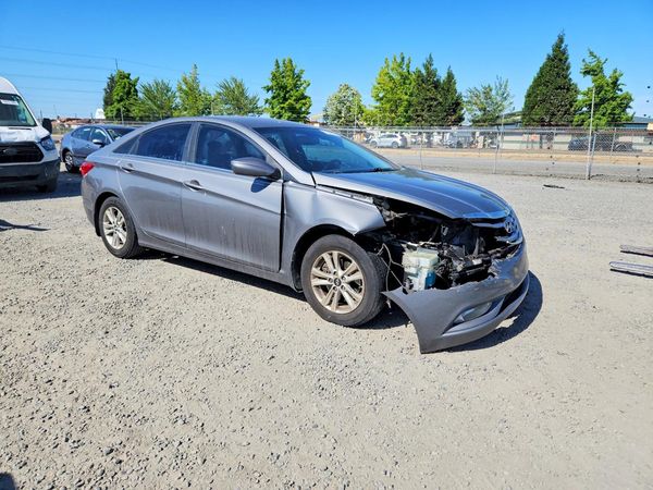 2013 HYUNDAI SONATA GLS/ GLS Popular — Passenger 3/4