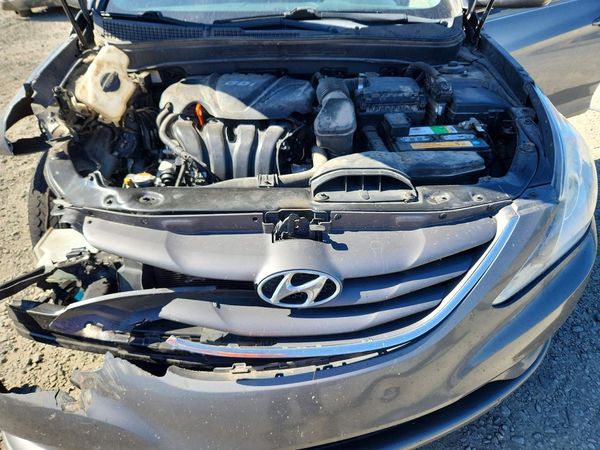 2013 HYUNDAI SONATA GLS/ GLS Popular — Engine bay