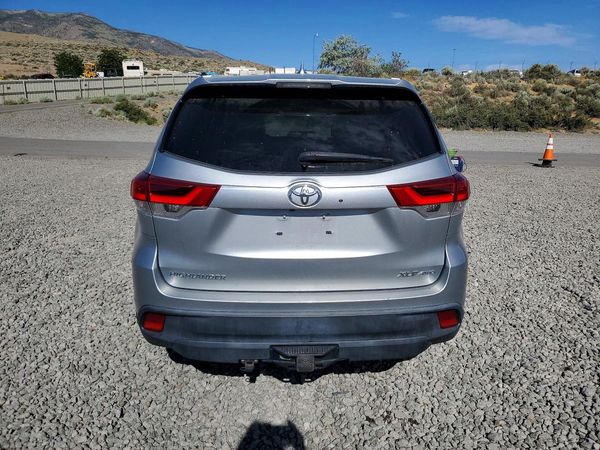 2018 TOYOTA HIGHLANDER SE/XLE
