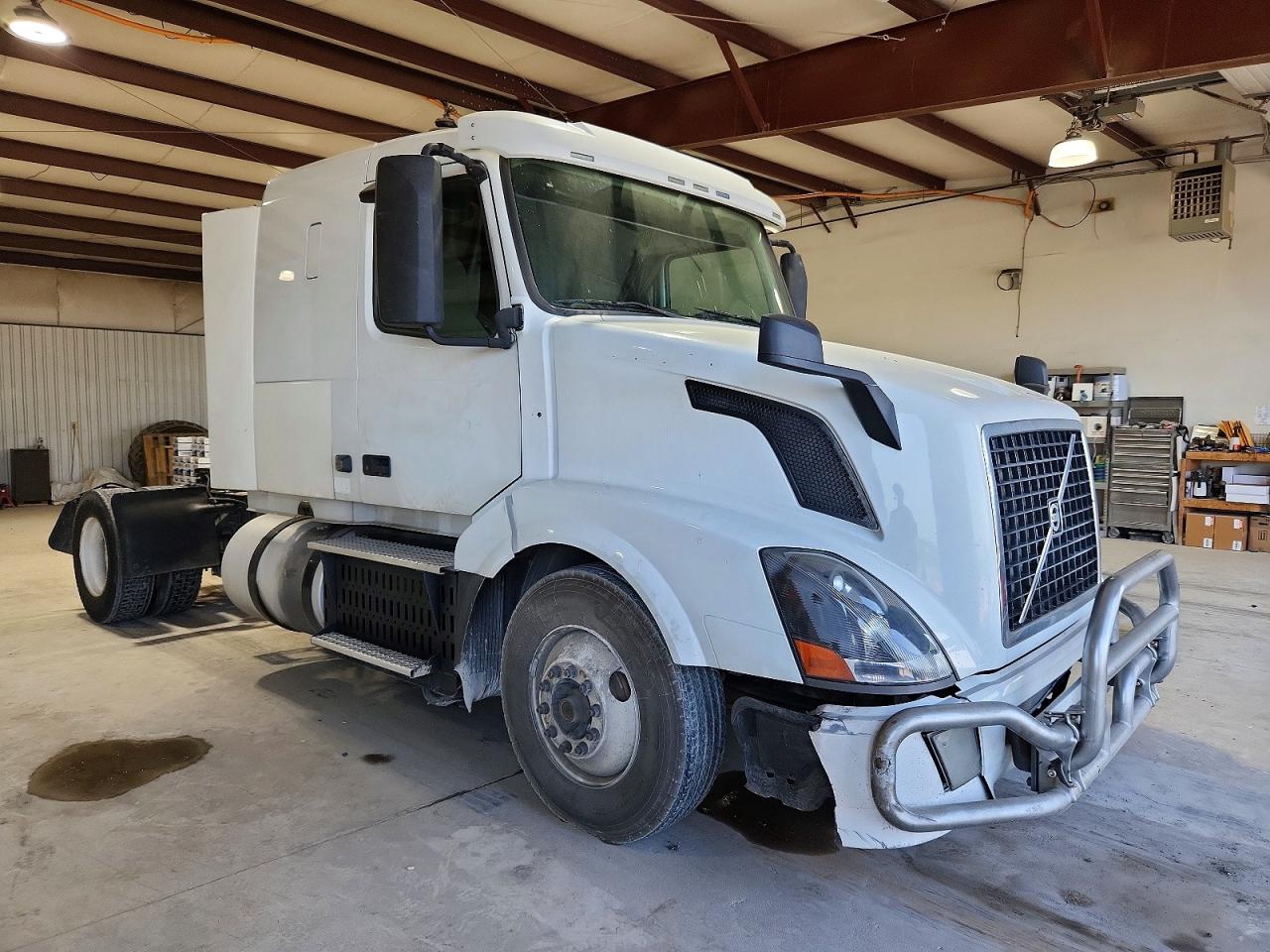 2015 VOLVO VNL