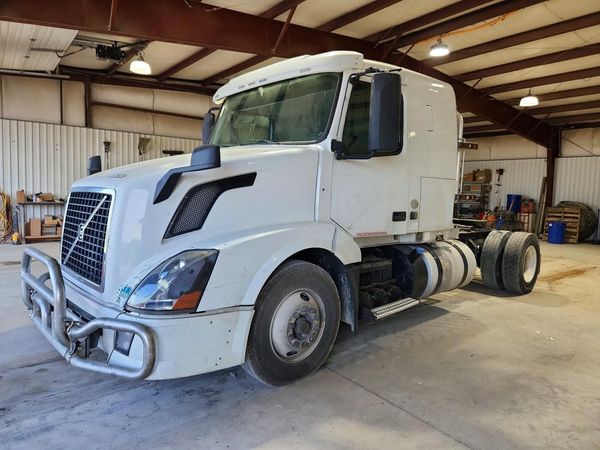 2015 VOLVO VNL