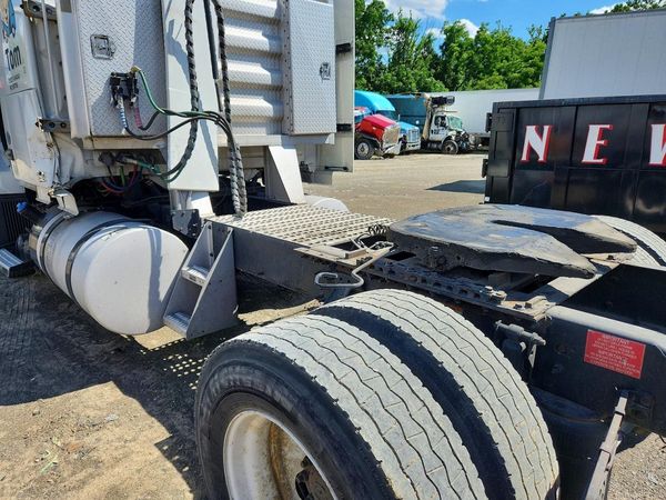 2015 VOLVO VNL