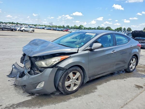 2013 HYUNDAI ELANTRA — DSFA — Front 3/4