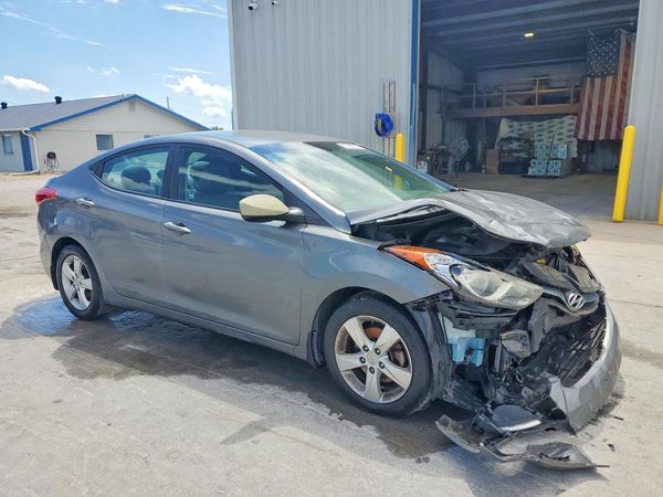 2013 HYUNDAI ELANTRA — Passenger 3/4