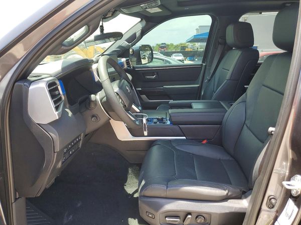 2025 TOYOTA TUNDRA Platinum