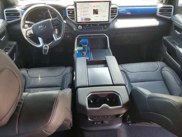 2025 TOYOTA TUNDRA Platinum