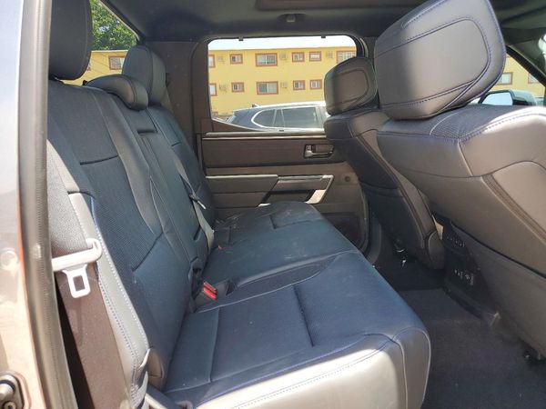 2025 TOYOTA TUNDRA Platinum