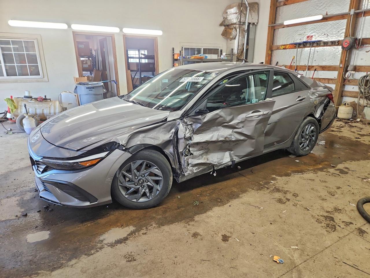 2024 HYUNDAI ELANTRA
