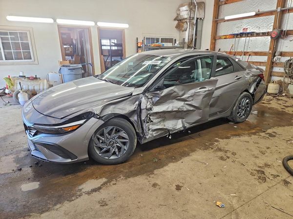 2024 HYUNDAI ELANTRA