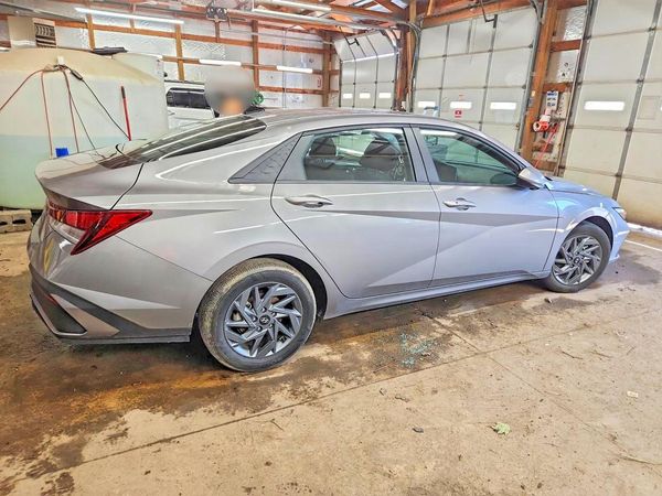 2024 HYUNDAI ELANTRA