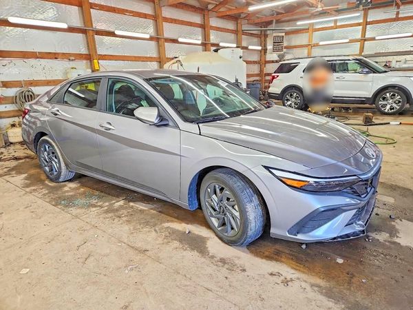2024 HYUNDAI ELANTRA