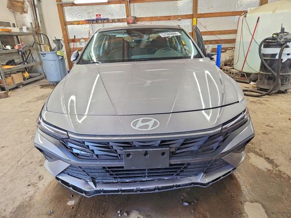 2024 HYUNDAI ELANTRA