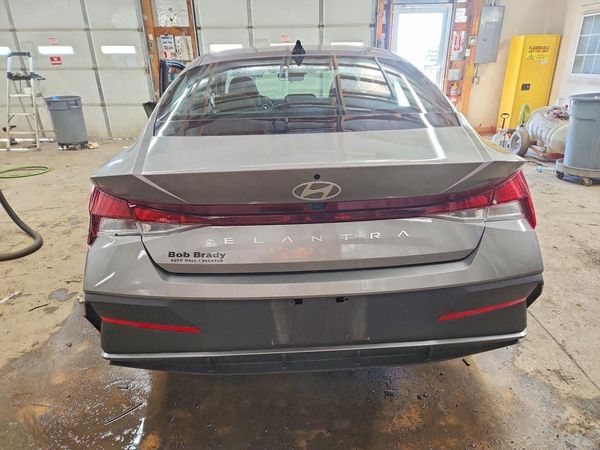 2024 HYUNDAI ELANTRA